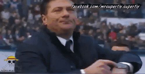 Mazzarri fa il segno dell'orologio