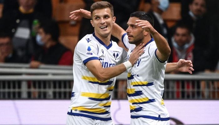 Caprari esulta dopo il goal contro il Milan