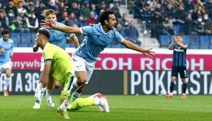 Pedro e Immobile dopo il vantaggio della Lazio a Bergamo