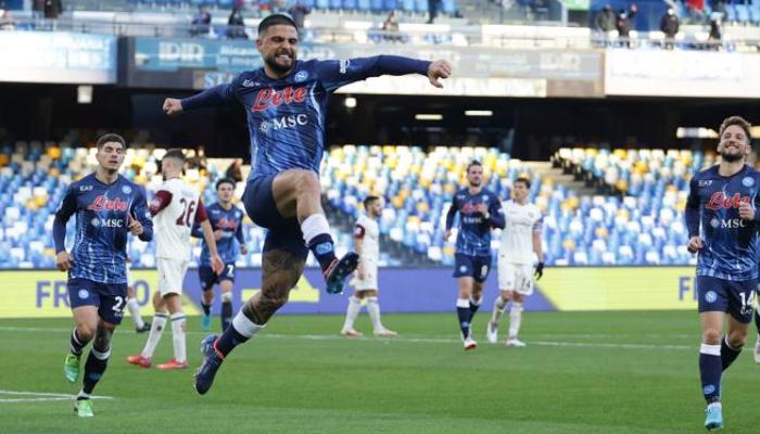 Insigne esulta dopo il calcio di rigore trasformato contro la Salernitana